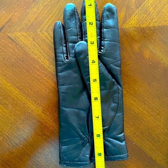 Thinsulate Women’s Brown Leather Gloves - Picture 7 of 9